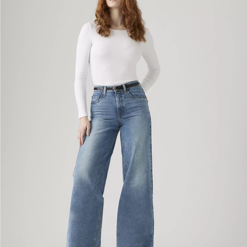 Levi’s 728 Women’s High-Rise Wide Leg Jeans Medium Wash 28x32 NWT